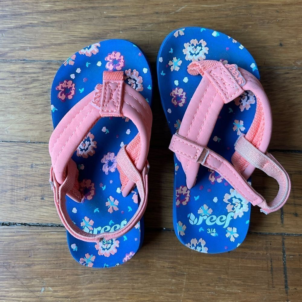 🌸 Toddler girl 3/4 REEF flip flops pink and blue floral 🌸
